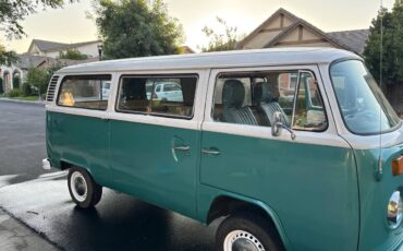 Vw-bus-1977-blue-2