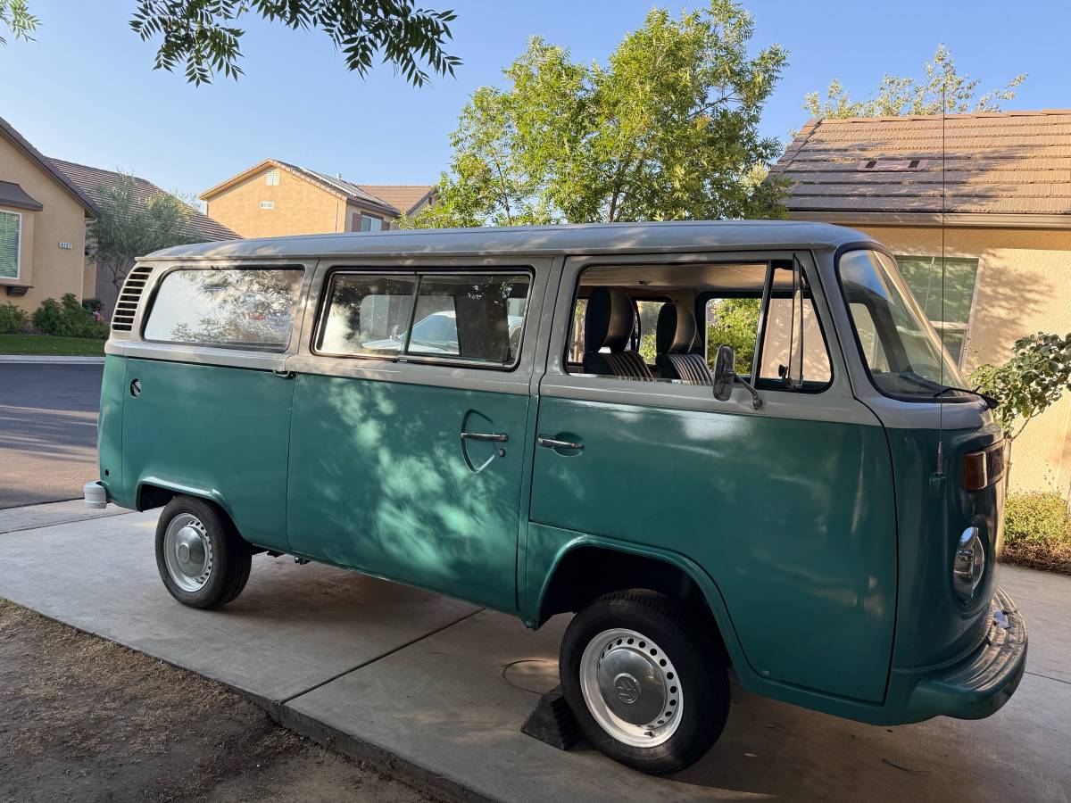Vw-bus-1977-blue-4