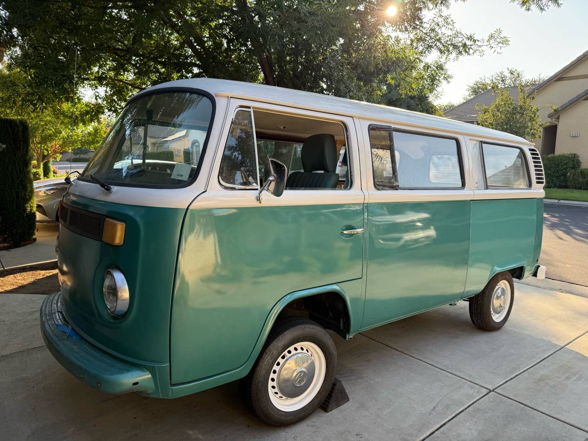 Vw-bus-1977-blue