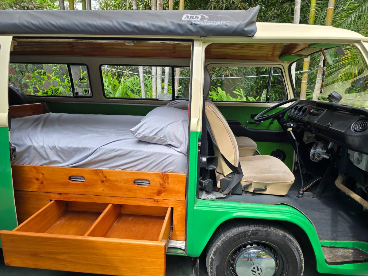 Vw-kombi-bus-1974-green-1