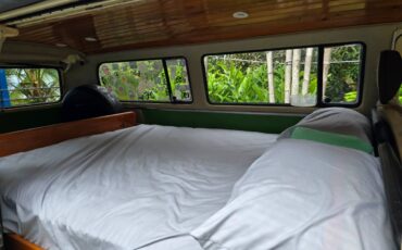 Vw-kombi-bus-1974-green-10