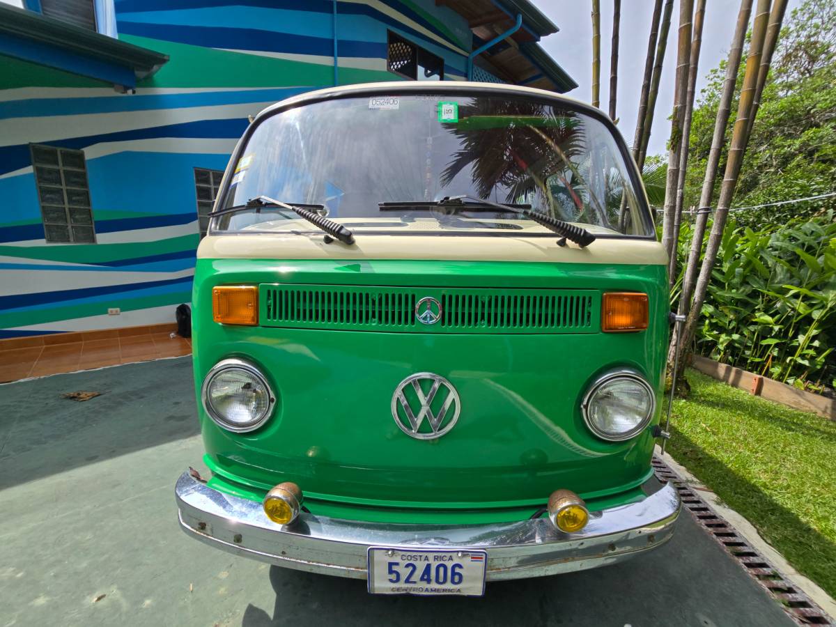 Vw-kombi-bus-1974-green-11