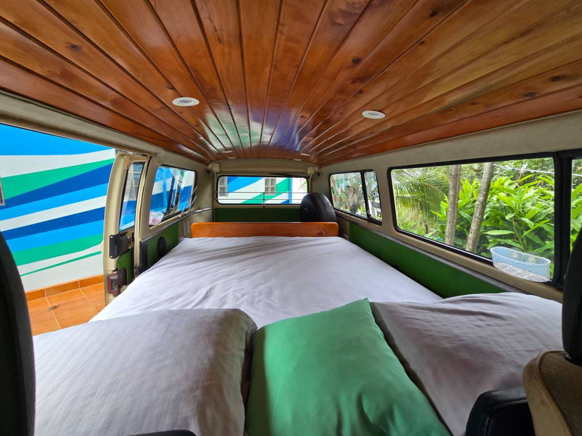 Vw-kombi-bus-1974-green-12