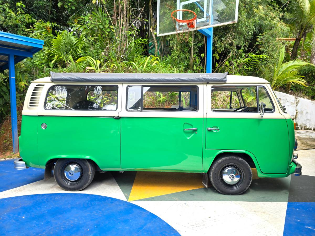 Vw-kombi-bus-1974-green-14
