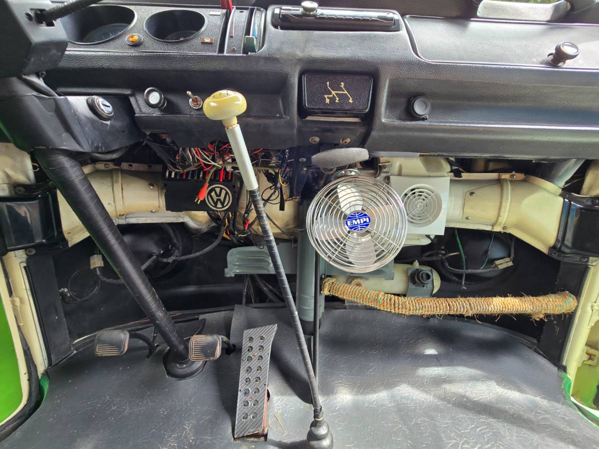 Vw-kombi-bus-1974-green-3