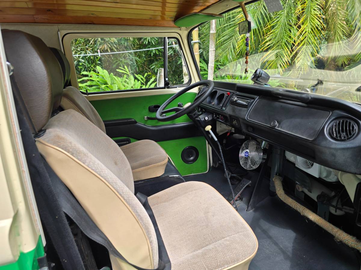 Vw-kombi-bus-1974-green-5