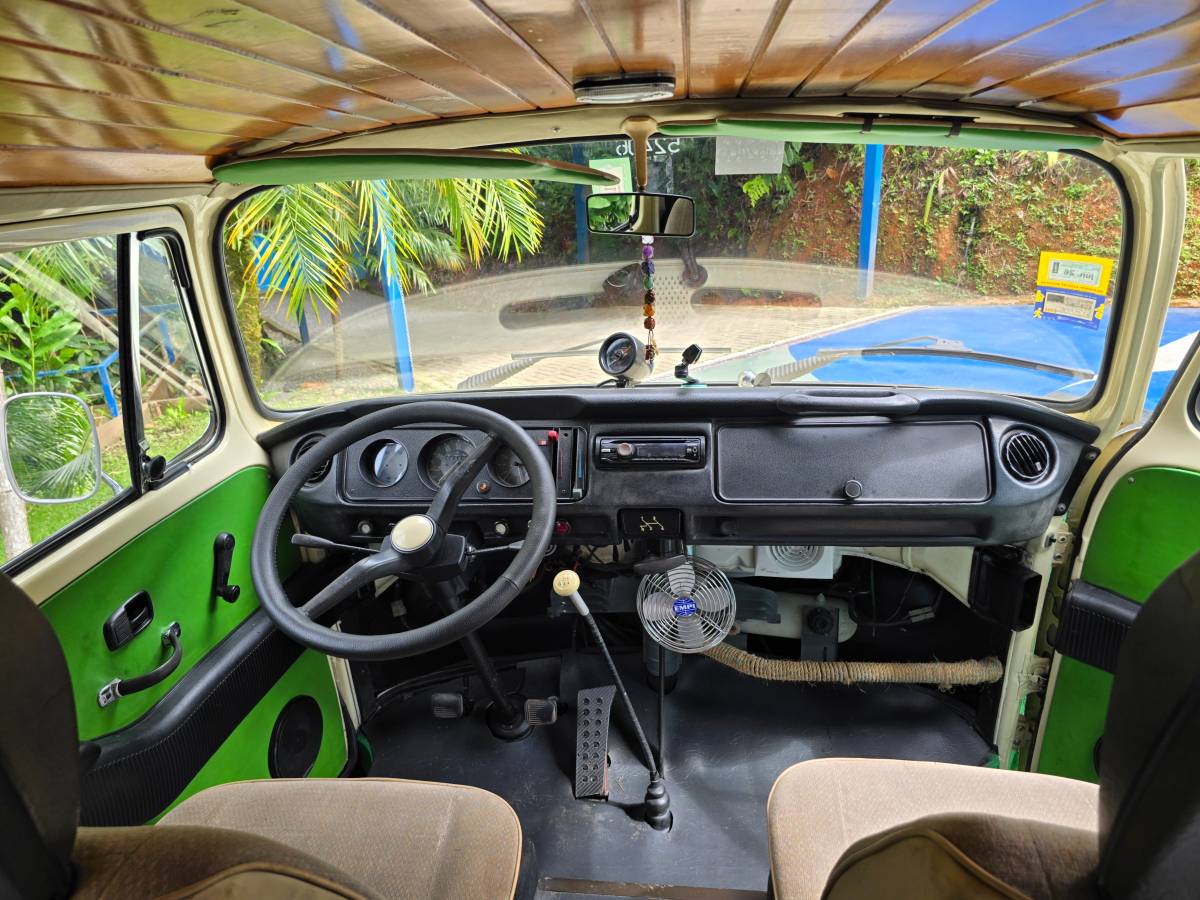 Vw-kombi-bus-1974-green-6