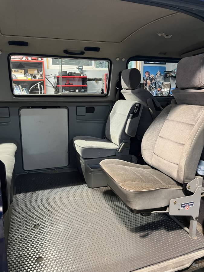 Vw-vanagon-1984-blue-1