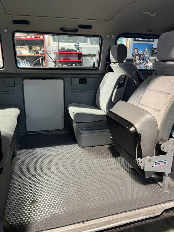 Vw-vanagon-1984-blue-13