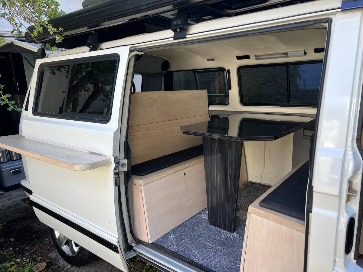 Vw-vanagon-1989-white-14