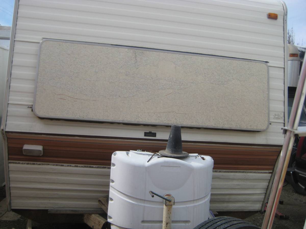 Wilderness-fleetwood-camp-trailer-1986-white-1