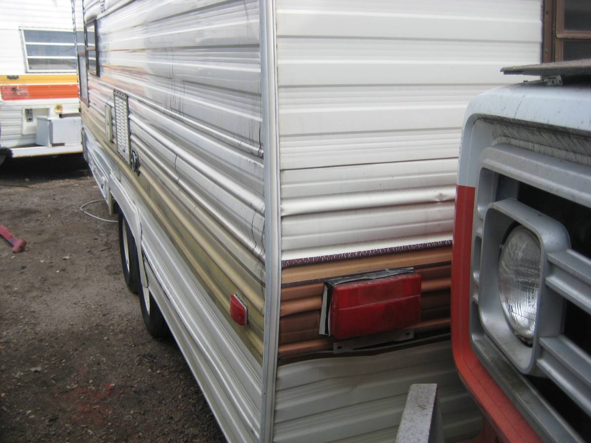 Wilderness-fleetwood-camp-trailer-1986-white-3