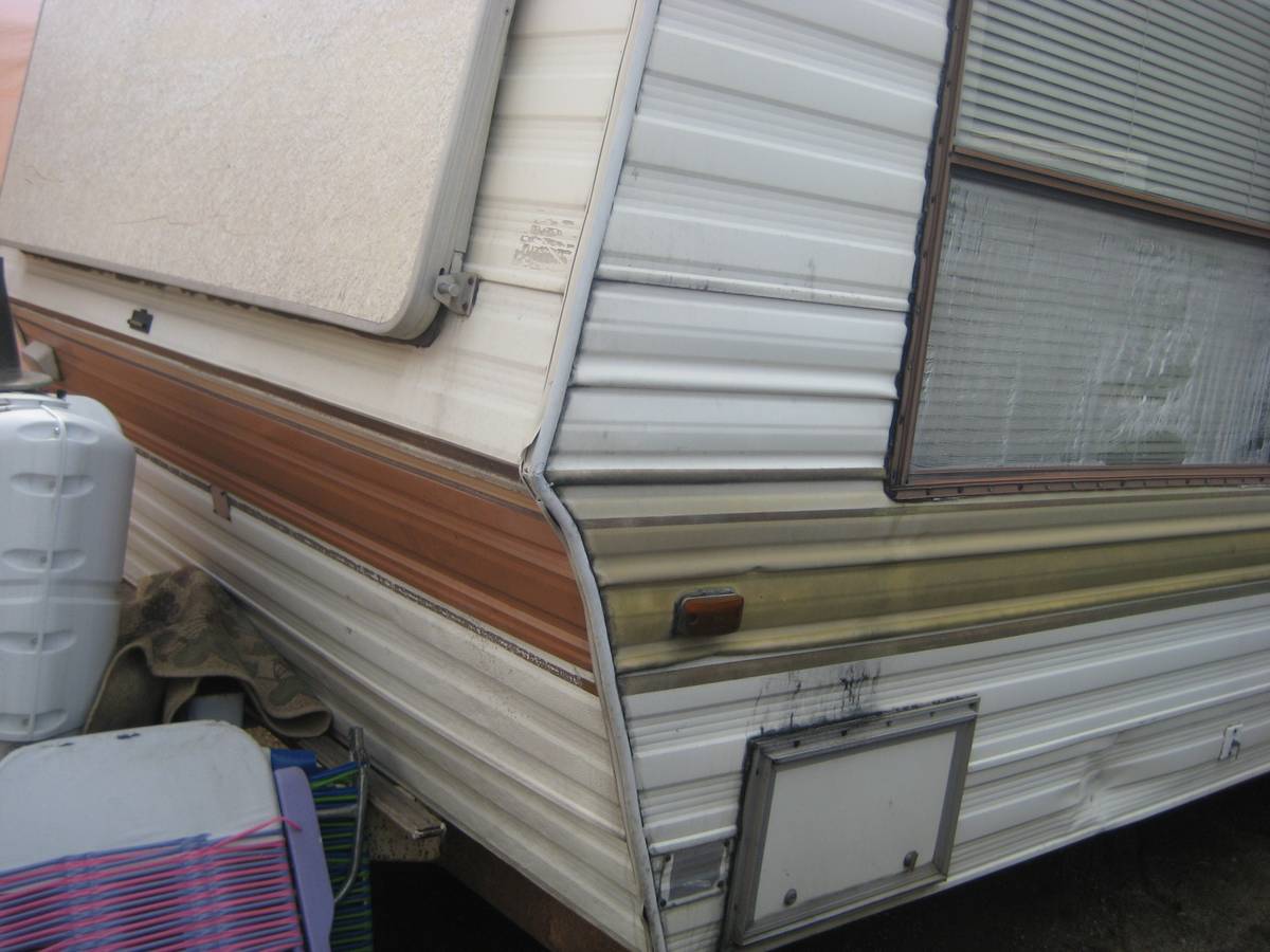 Wilderness-fleetwood-camp-trailer-1986-white-4