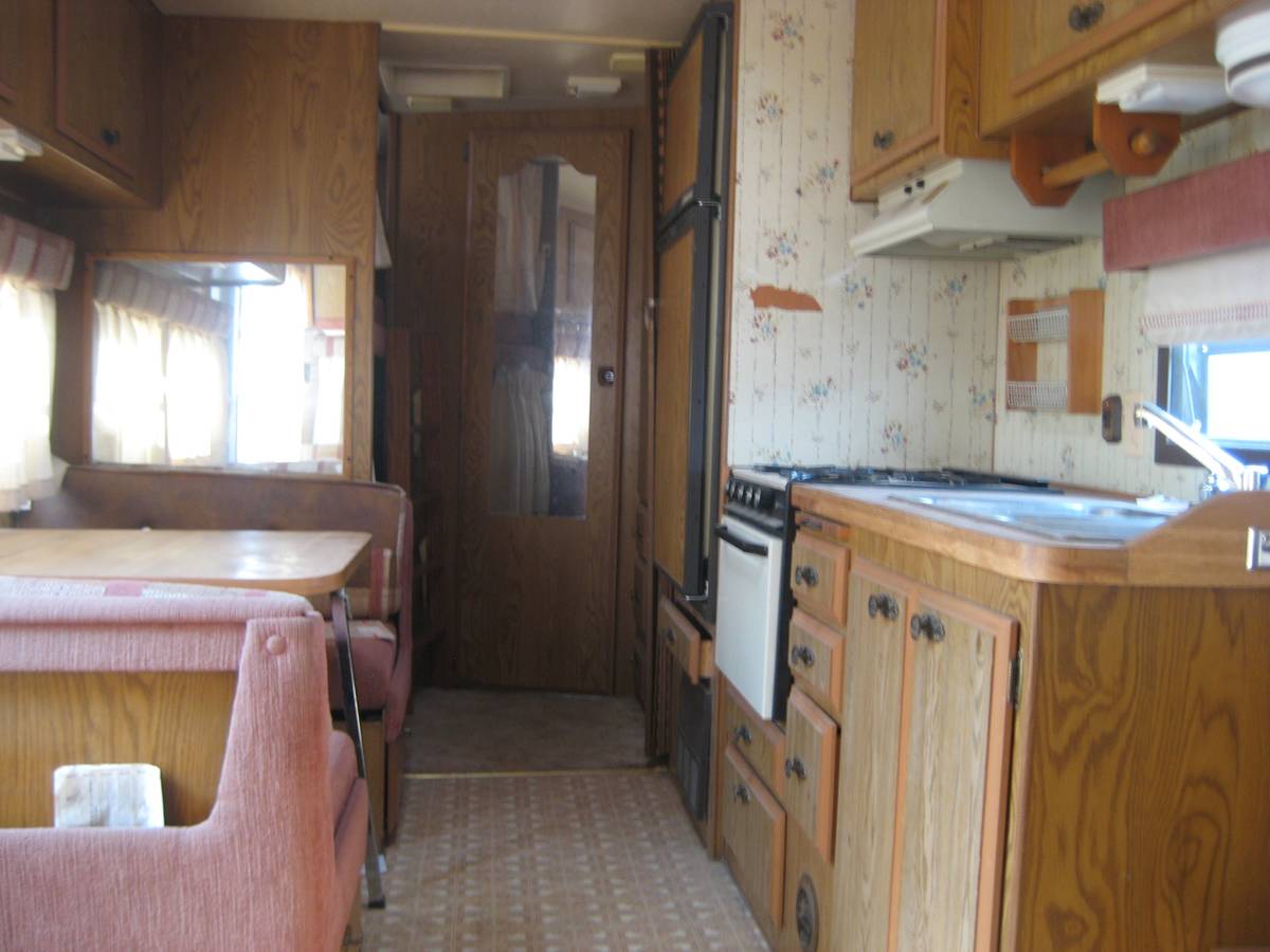 Wilderness-fleetwood-camp-trailer-1986-white-8