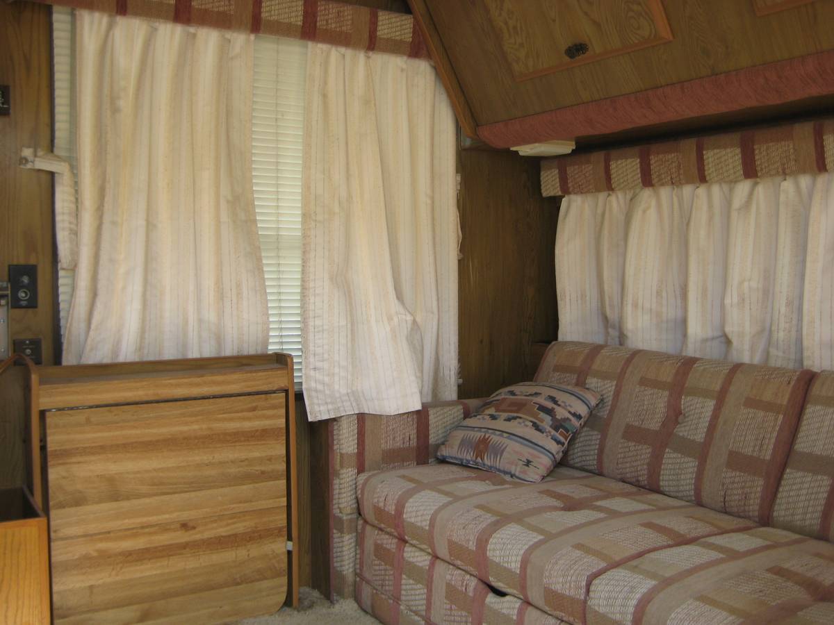 Wilderness-fleetwood-camp-trailer-1986-white-9