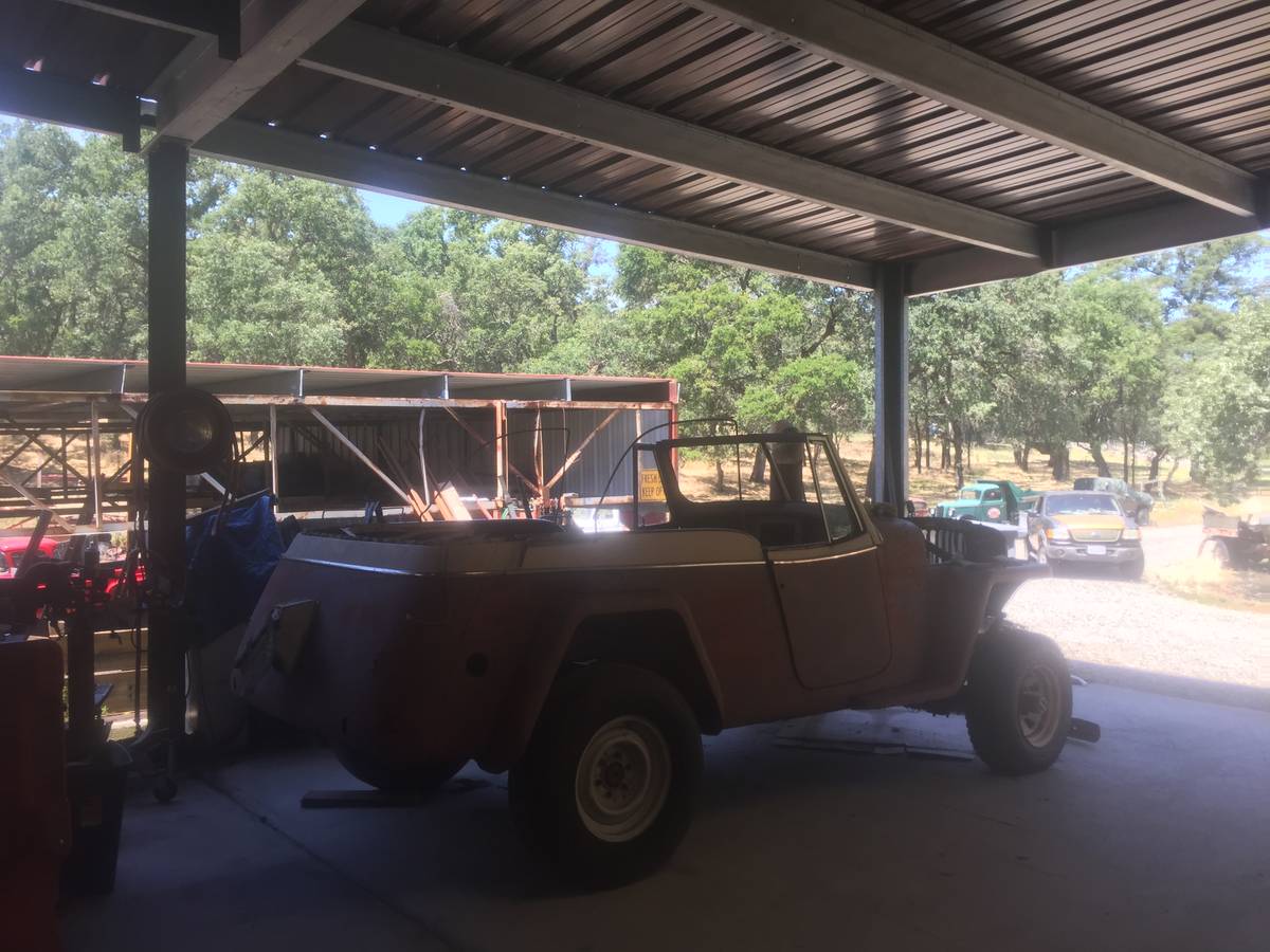 Willys-jeepster-1948-2