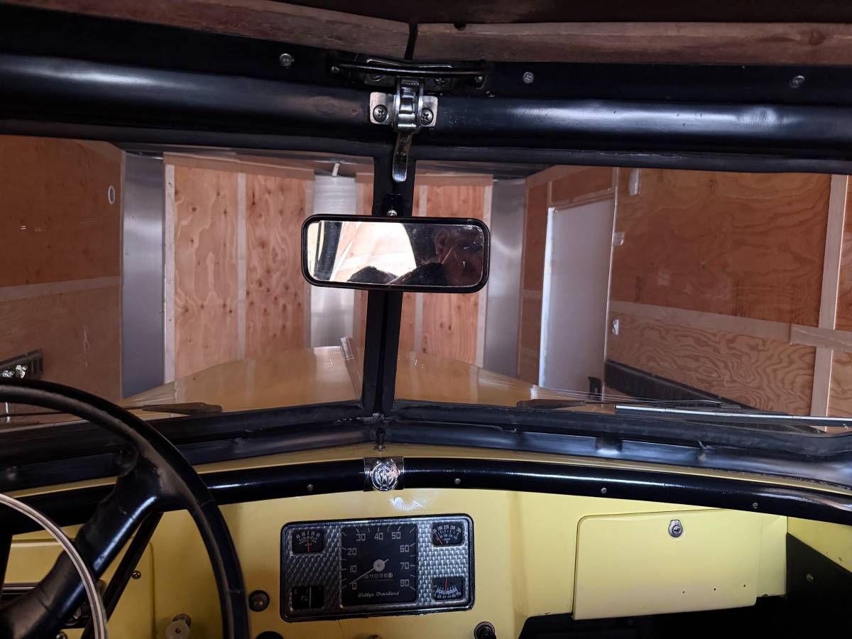 Willys-jeepster-1949-yellow-1