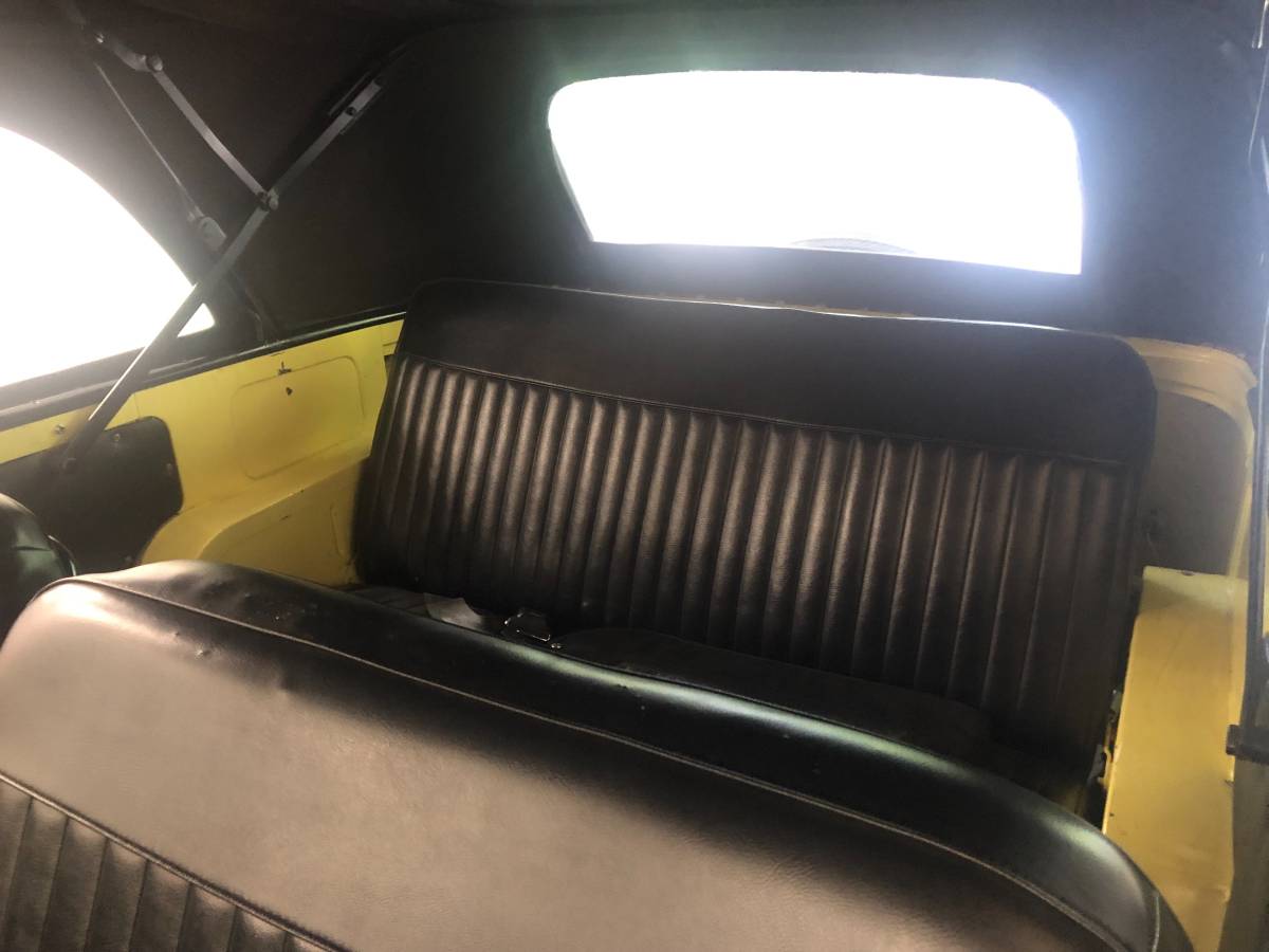 Willys-jeepster-1949-yellow-10