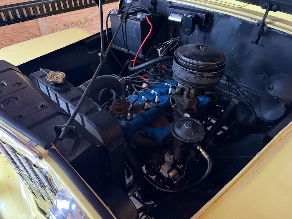 Willys-jeepster-1949-yellow-12