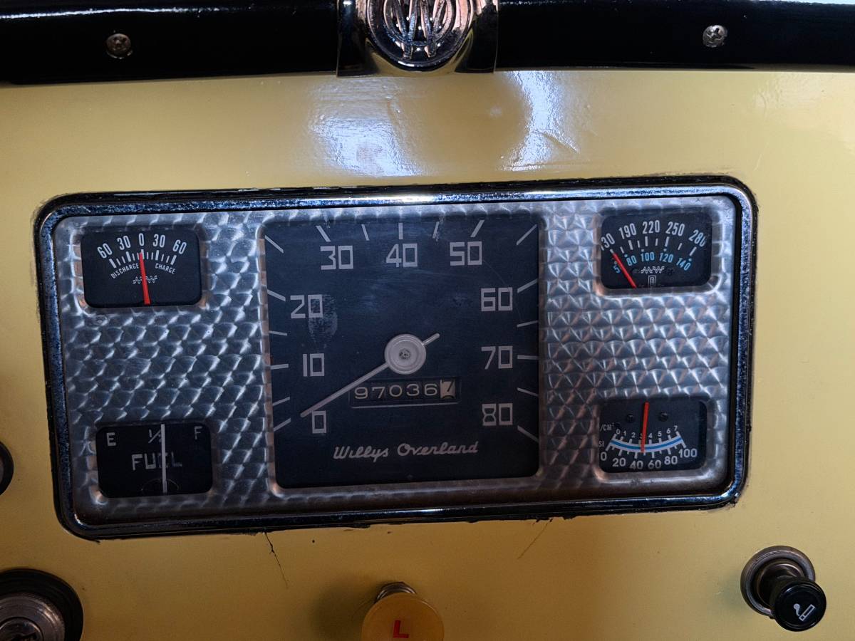 Willys-jeepster-1949-yellow-14