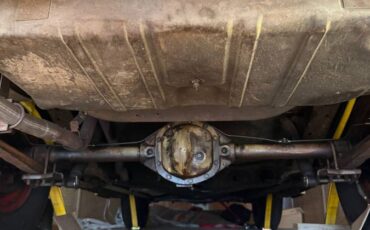 Willys-jeepster-1949-yellow-15