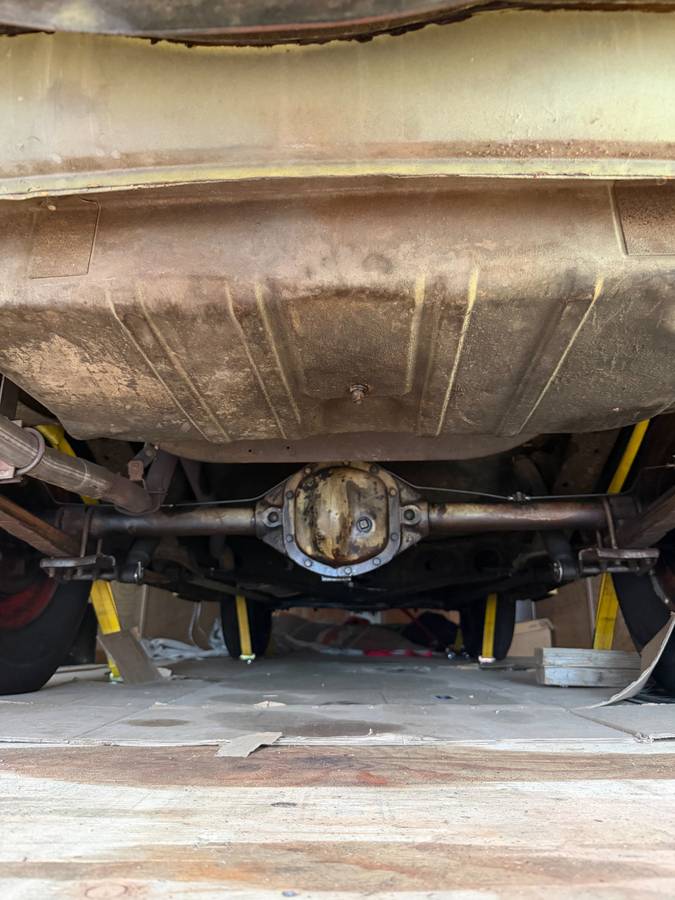 Willys-jeepster-1949-yellow-15