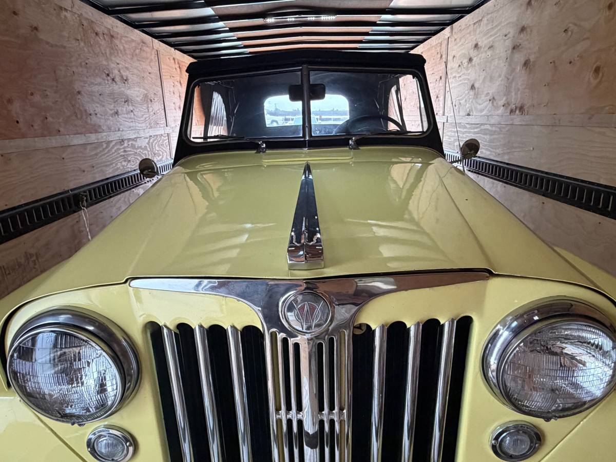 Willys-jeepster-1949-yellow-19
