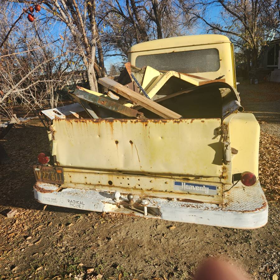 Willys-pickup-1960-yellow-2