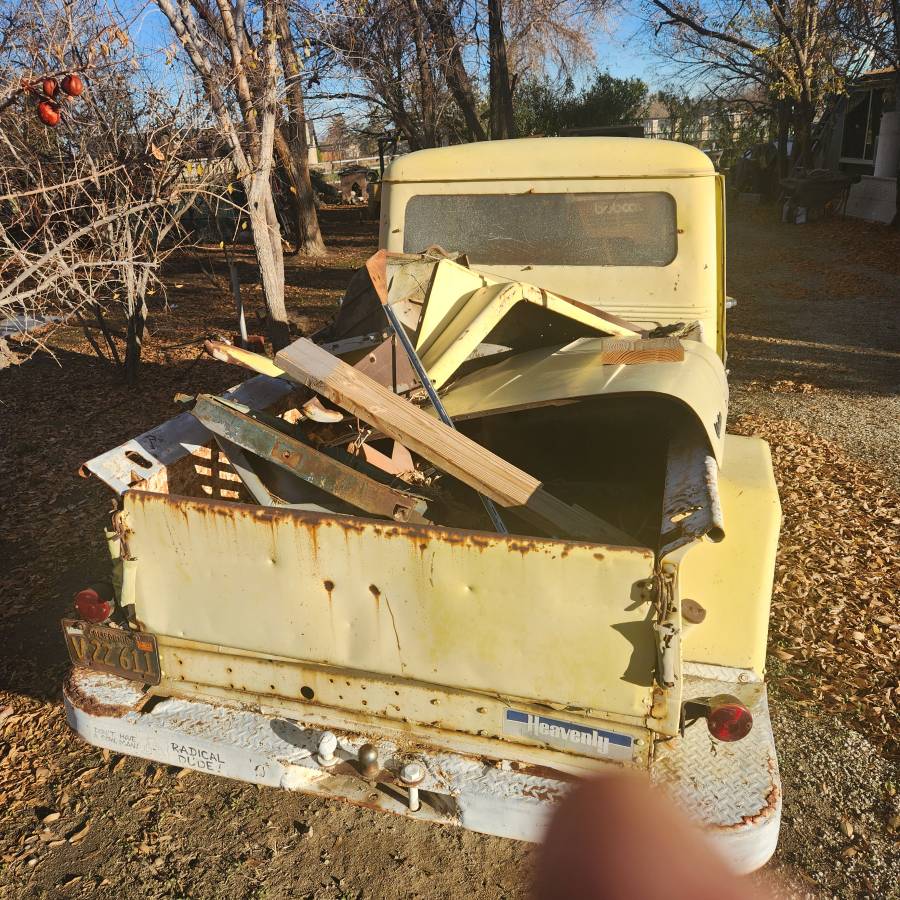Willys-pickup-1960-yellow-3