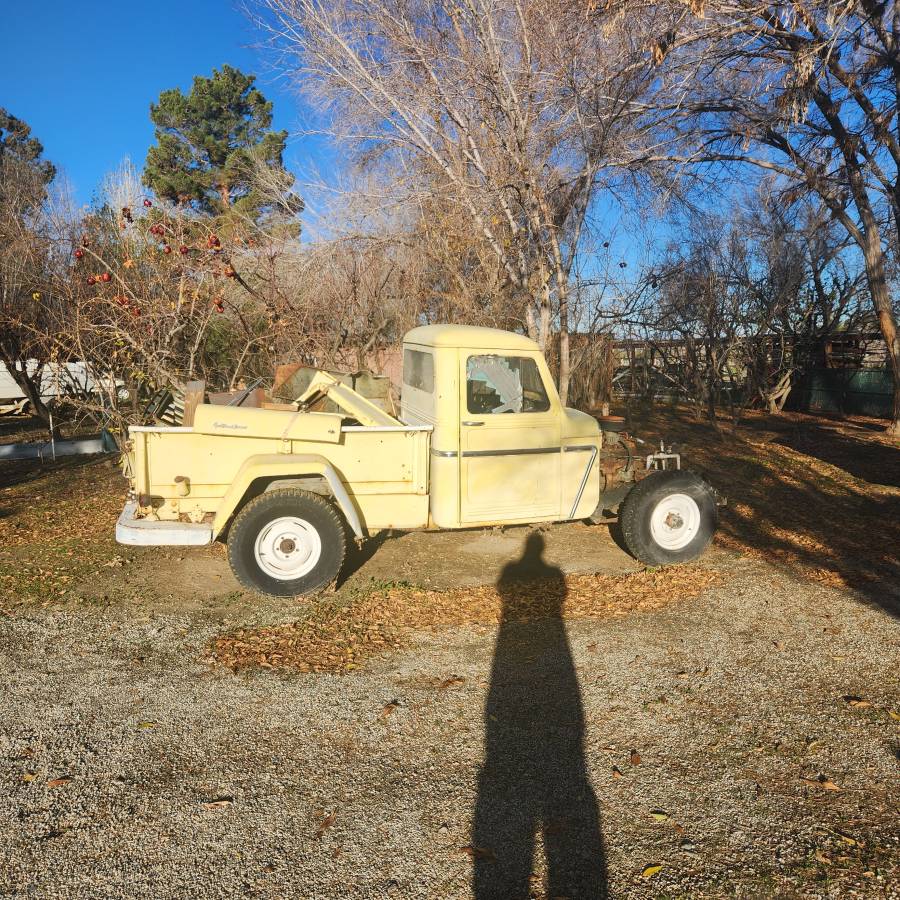 Willys-pickup-1960-yellow-8