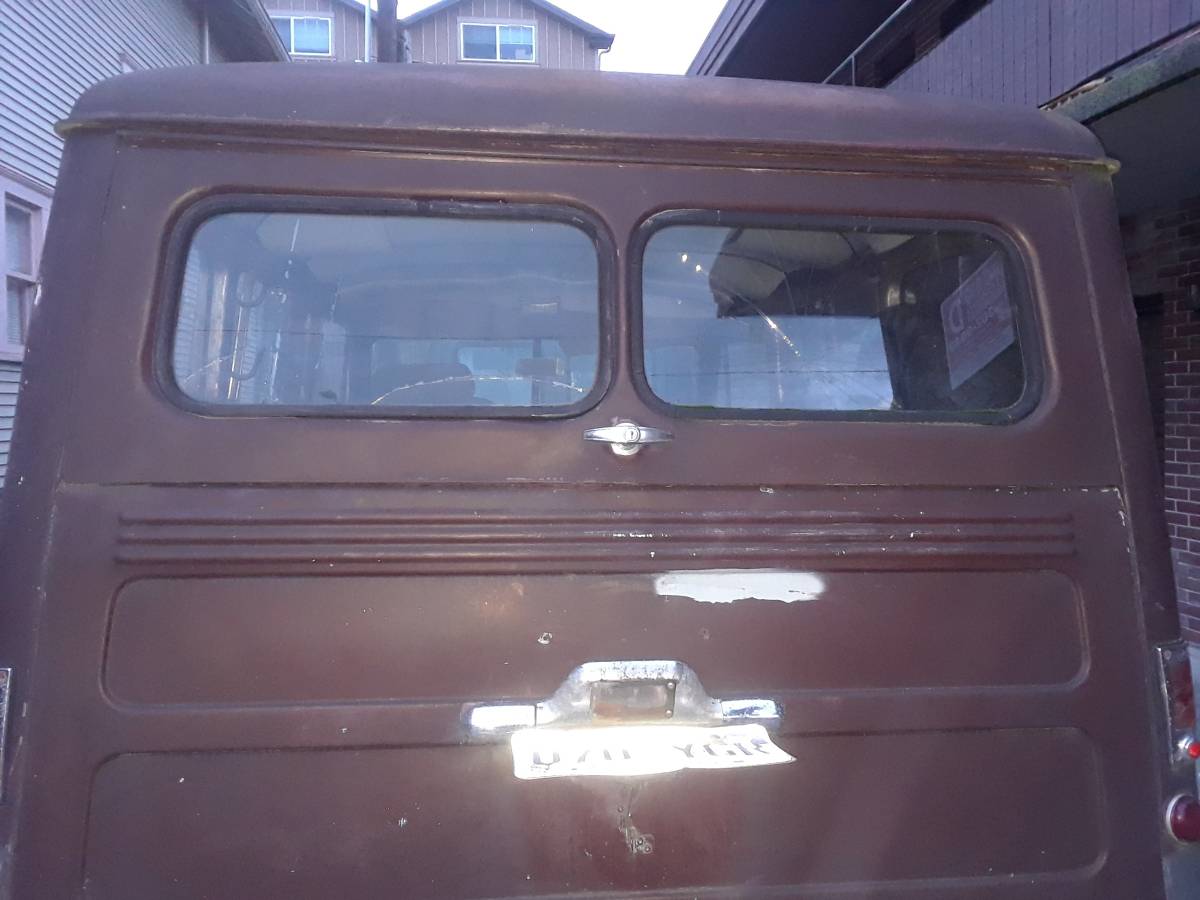 Willys-station-wagon-1953-1