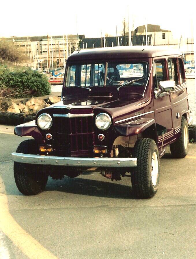 Willys-station-wagon-1953