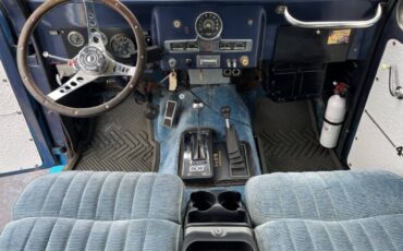 Willys-wagon-1956-blue-10