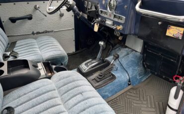 Willys-wagon-1956-blue-14