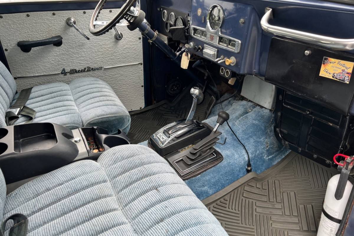 Willys-wagon-1956-blue-14