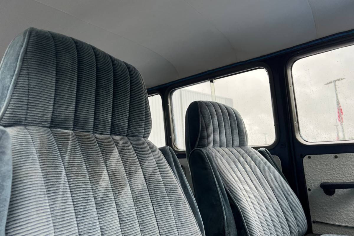 Willys-wagon-1956-blue-15