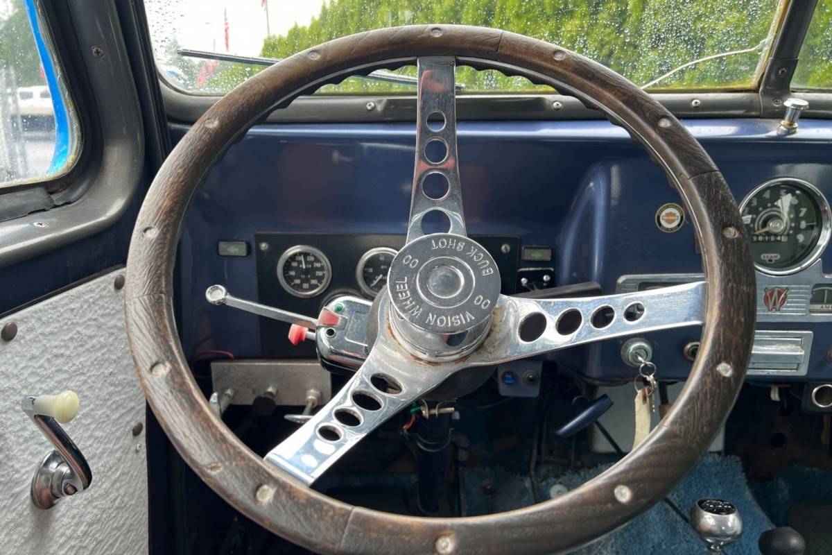 Willys-wagon-1956-blue-16