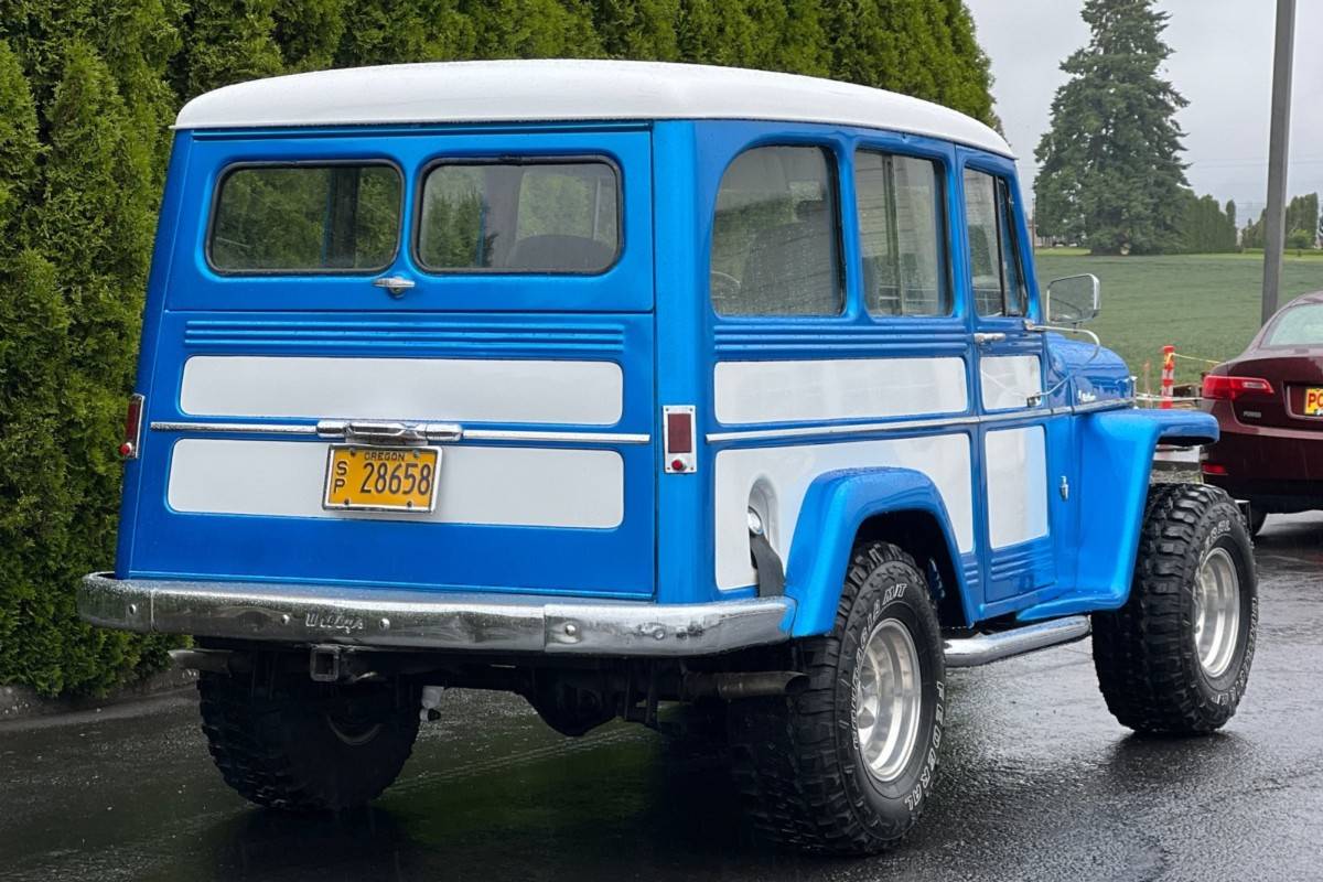 Willys-wagon-1956-blue-18