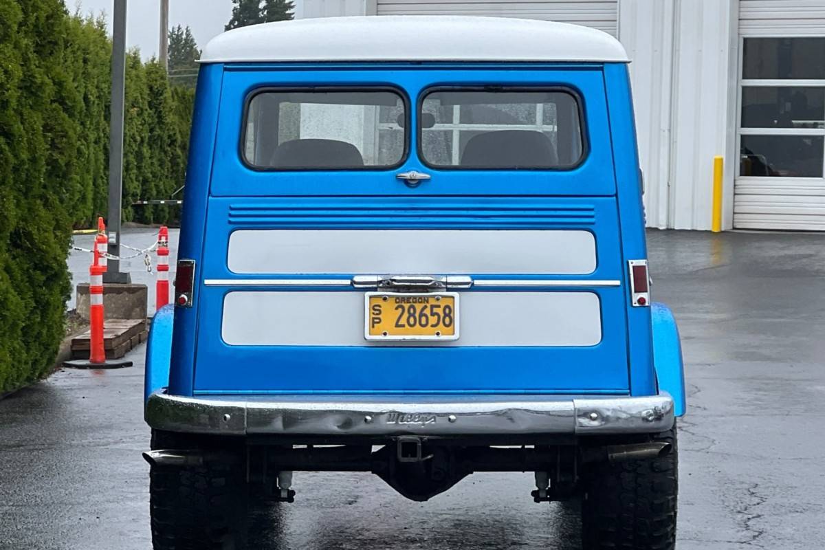 Willys-wagon-1956-blue-19