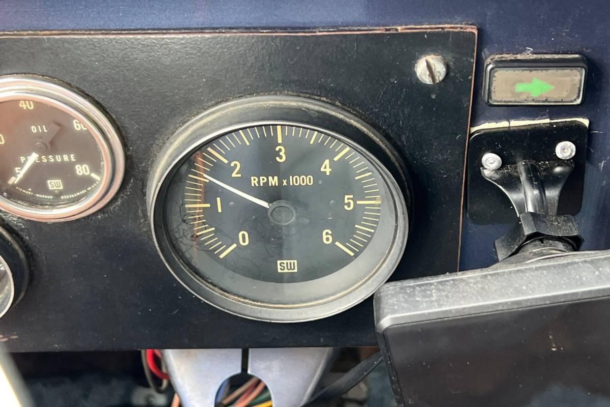 Willys-wagon-1956-blue-3