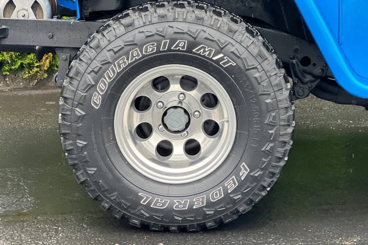 Willys-wagon-1956-blue-5