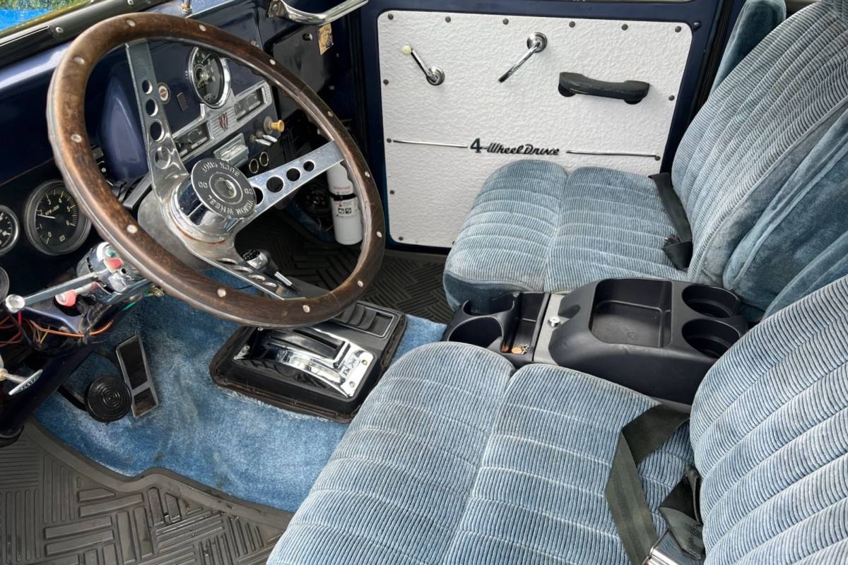 Willys-wagon-1956-blue-8