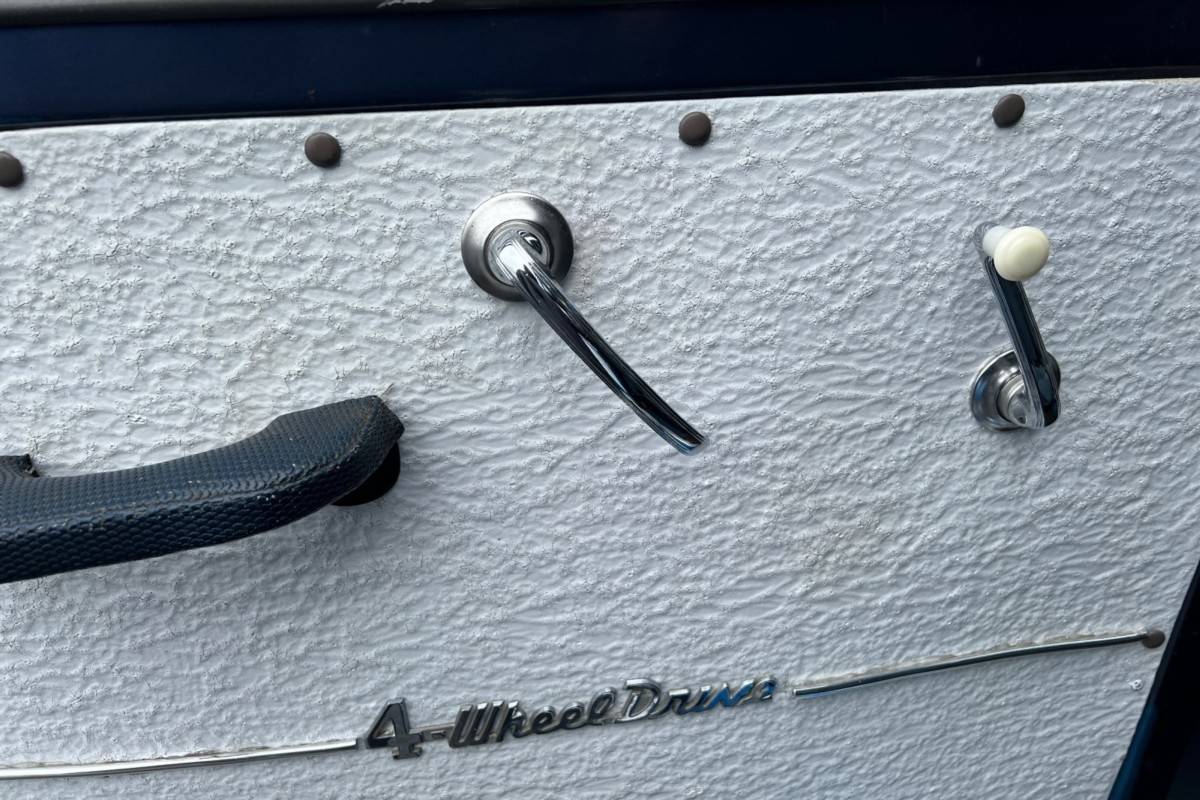 Willys-wagon-1956-blue-9