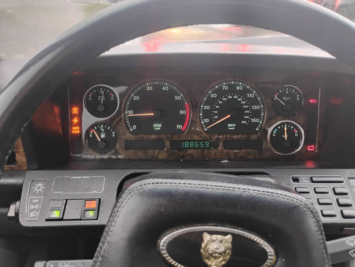 Xj6-jaguar-sovereign-special-ad-1990-grey-3