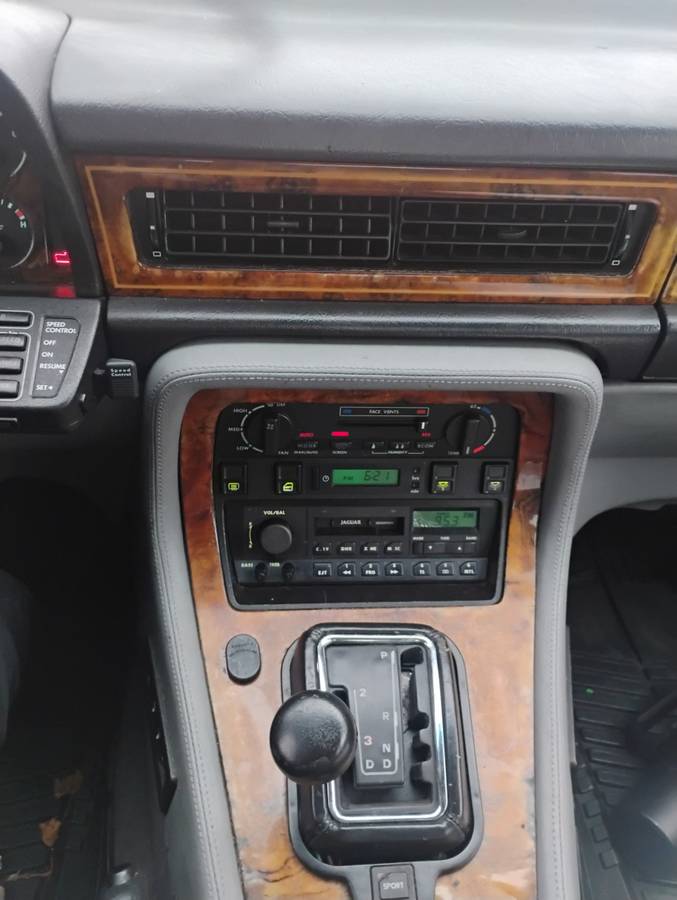 Xj6-jaguar-sovereign-special-ad-1990-grey-4