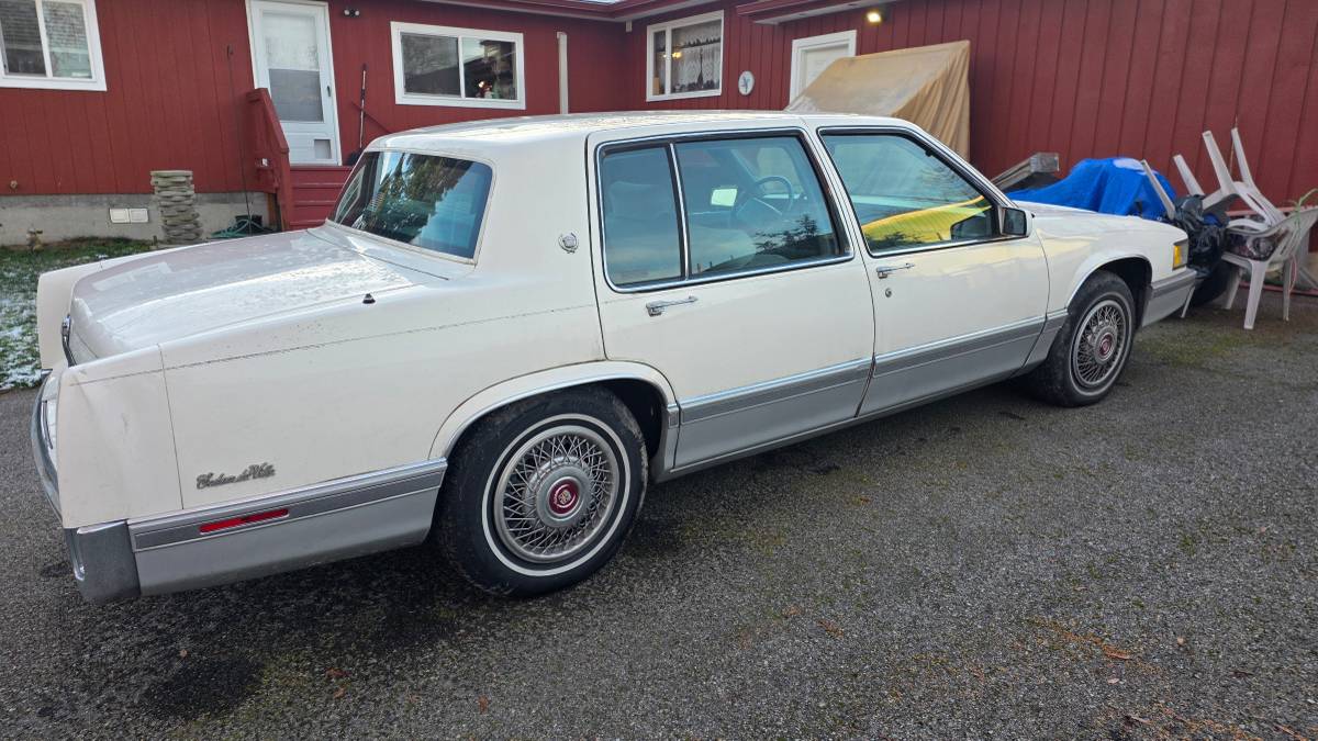 01-sedan-deville-1991-white-1