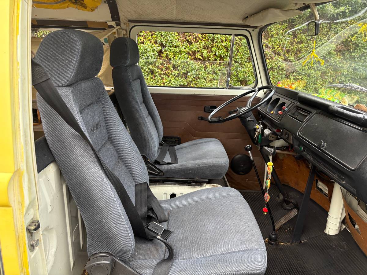 1077-vw-vamper-1977-yellow-1