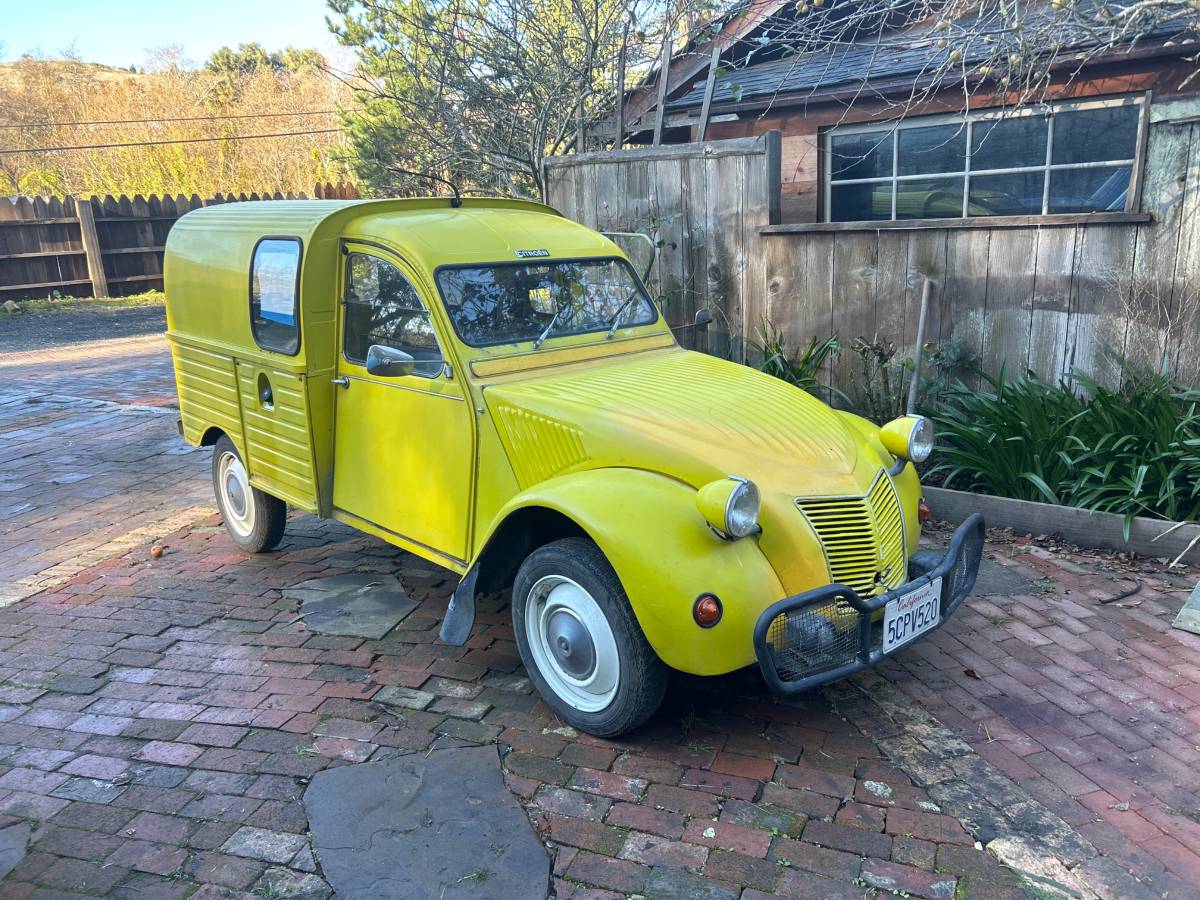 2-door-citroen-delivery-wagon-1974-yellow-2