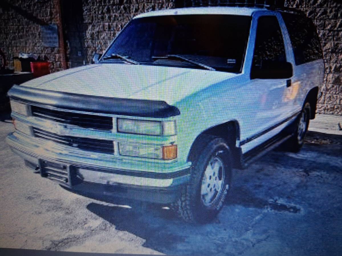 2-door-tahoe-1995-white-2