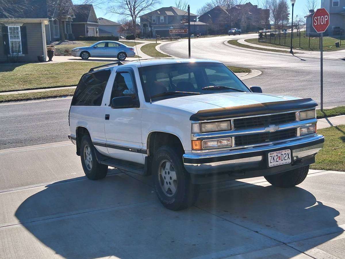 2-door-tahoe-1995-white